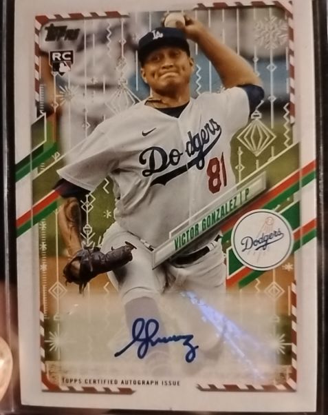 2021 Topps Holiday #HW150 Victor Gonzalez — front