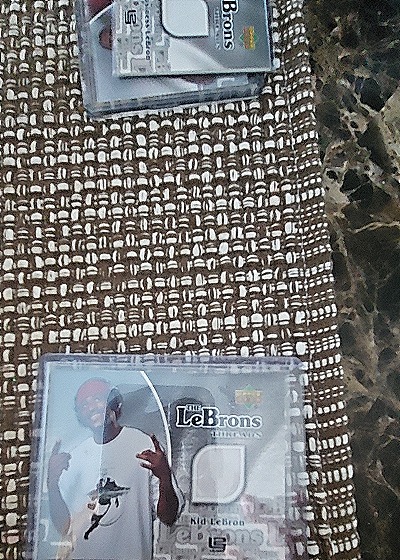 2006-07 UD Reserve The Lebrons Threads Lebron James #LM-4 — front