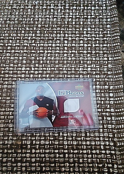 2006-07 Upper Deck The Lebrons Threads #LM-1 LeBron James — front