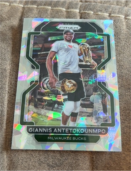 2021-22 Panini Prizm #1 Giannis Antetokounmpo — front