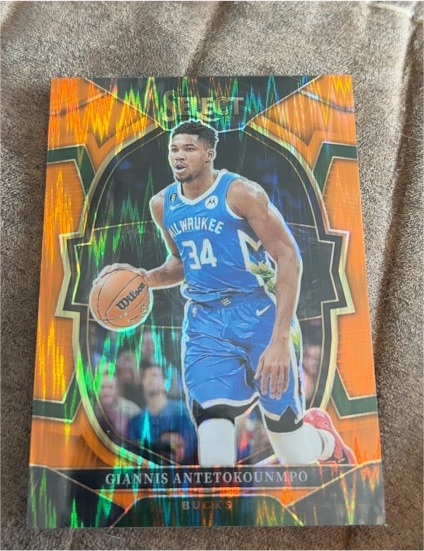 2022-23 Panini Select #61 Giannis Antetokounmpo — front