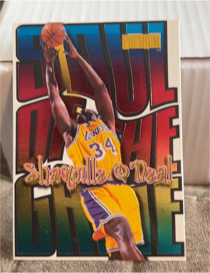 1998-99 Fleer SkyBox Premium #8 Shaquille O'Neal Soul of the Game — front