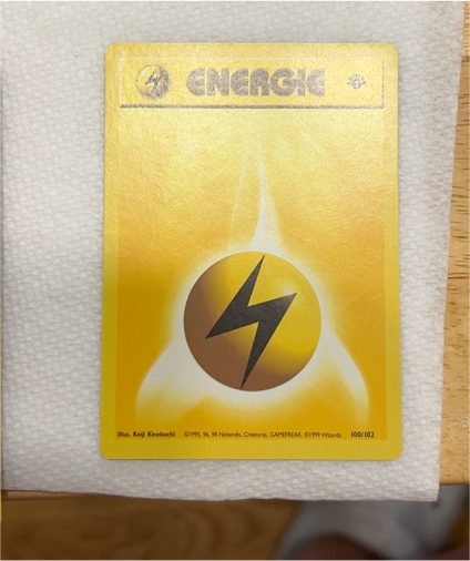 1999 Pokémon Base Set #100 Lightning Energy — front