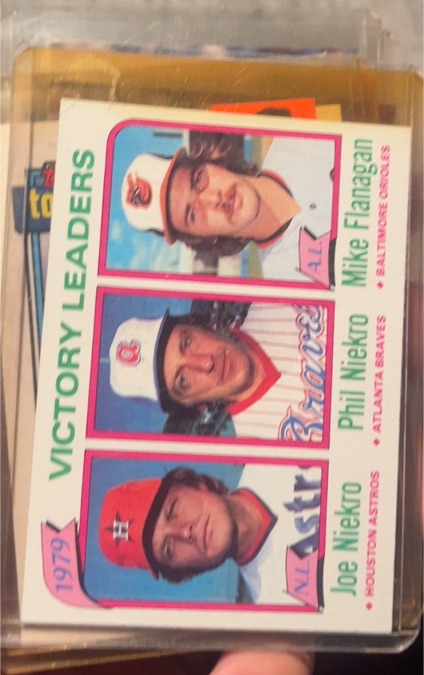 1980 Topps #205 1979 Victory Leaders Joe Niekro / Phil Niekro / Mike Flanagan — front