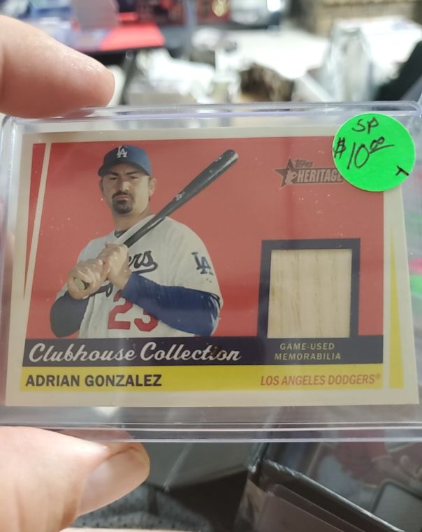 2016 Topps Heritage Clubhouse Collection Relic Bat #CCR-AG Adrian Gonzalez — front