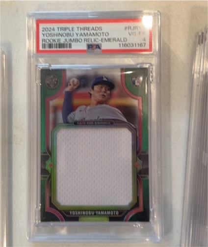 2024 Topps Triple Threads #RJR-YY Yoshinobu Yamamoto Rookie Jumbo Relic Emerald — front