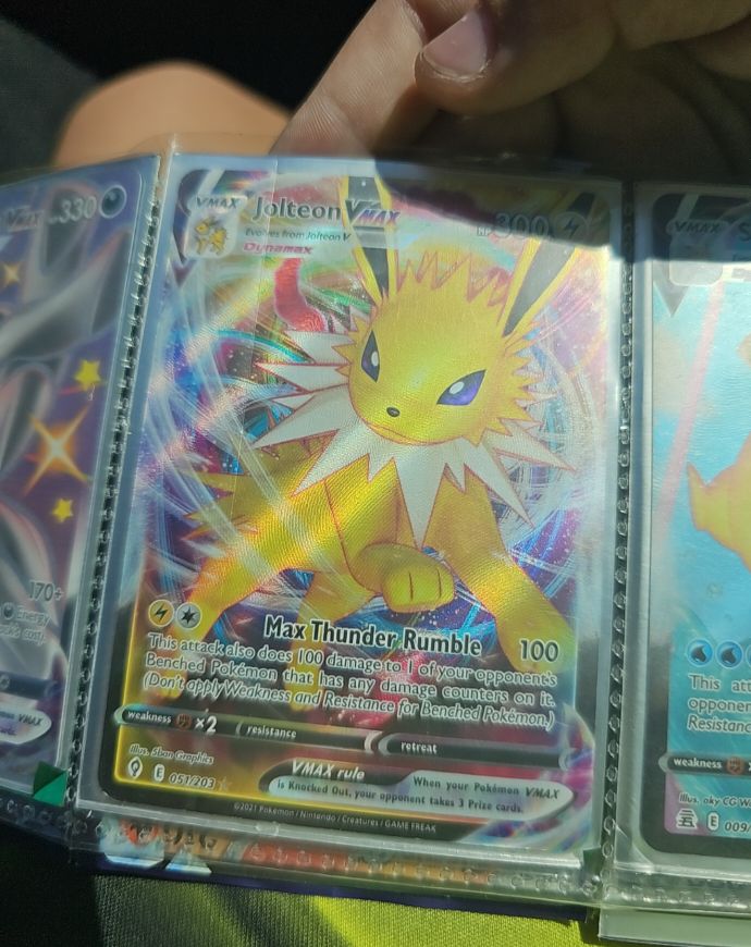 2021 Pokémon TCG SWSH07: Evolving Skies #051 Jolteon VMAX — front