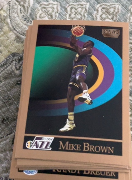 1990 SkyBox #275 Mike Brown — front