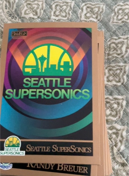 1990-91 SkyBox #352 Seattle Supersonics — front
