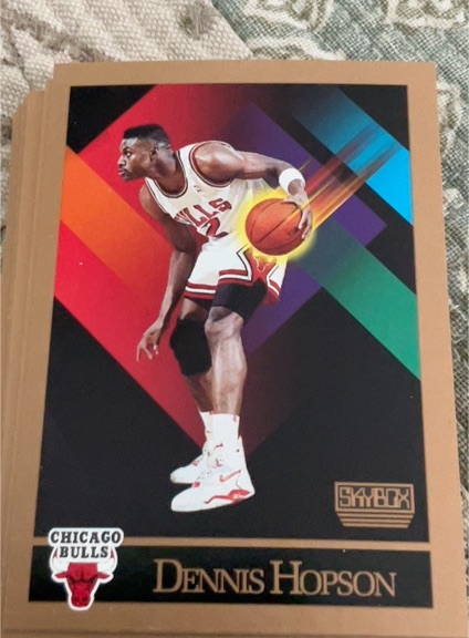 1990-91 SkyBox #371 Dennis Hopson — front