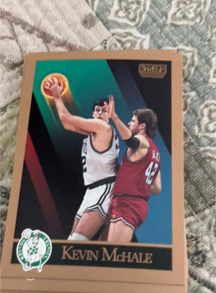 1990-91 SkyBox #19 Kevin McHale — front