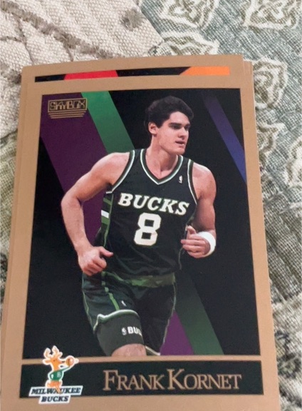 1990-91 SkyBox #159 Frank Kornet Milwaukee Bucks — front
