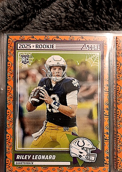 2025 Panini Score #9 Riley Leonard — front