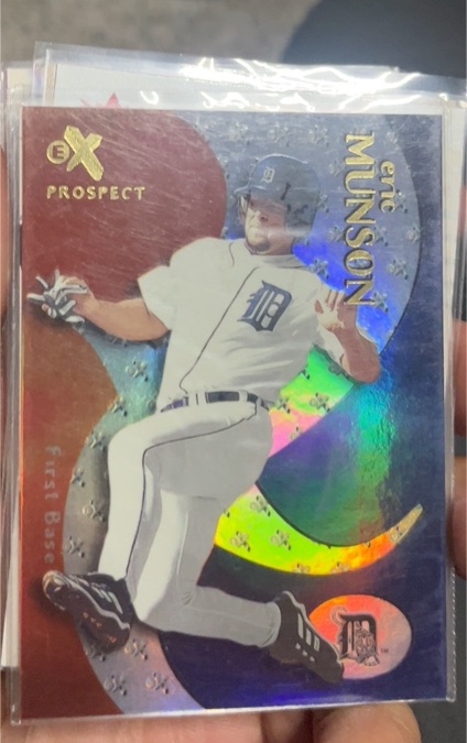 2000 Fleer E-X #89 Eric Munson — front