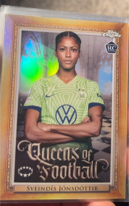2022-23 Topps Chrome UEFA Women's Champions League Queens of Football #Q-14 Sveindís Jónsdóttir — front