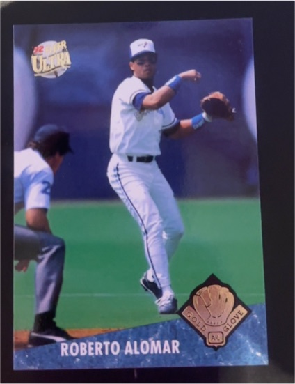 1992 Fleer Ultra Award Winners Gold Glove #20 Roberto Alomar — front