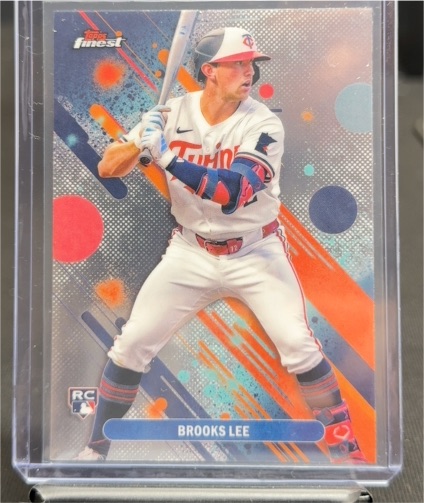 2025 Topps Finest #31 Brooks Lee — front