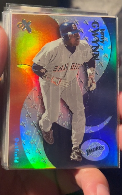 2000 Fleer E-X #4 Tony Gwynn — front