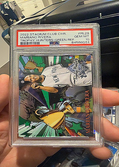 2022 Topps Stadium Club Chrome #RL28 Mariano Rivera Trophy Hunters-Green Refractor — front