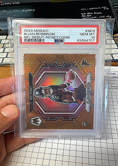 2023 Panini Mosaic NFL Debut Honeycomb #ND9 Bijan Robinson — front