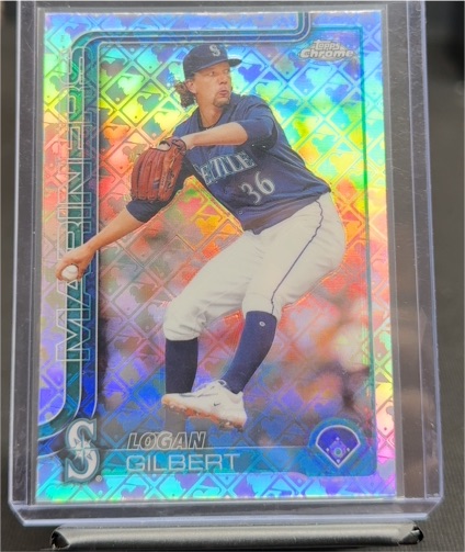 2025 Topps Chrome #11 Logan Gilbert — front