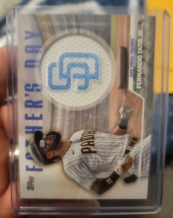 2023 Topps Series 2 #FD-FT Fernando Tatis Jr. Father's Day Commemorative Team Patch — front