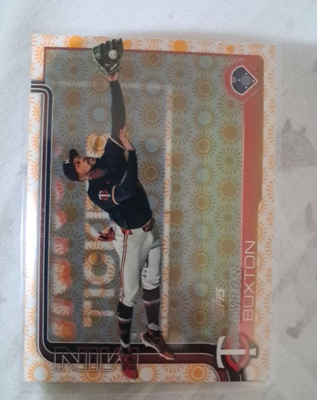 2025 Topps Series 2 #530 Byron Buxton — front