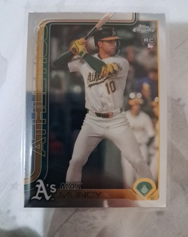 2025 Topps Chrome #221 Max Muncy — front