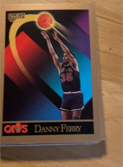 1990-91 SkyBox #374 Danny Ferry — front