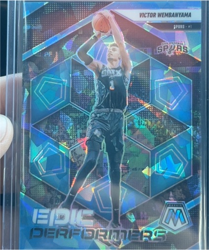 2024-25 Panini Mosaic #1 Victor Wembanyama Epic Performers Green Mosaic Prizm — front