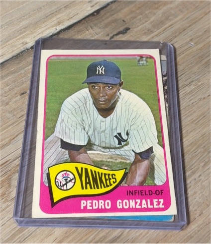 1965 Topps #97 Pedro Gonzalez — front