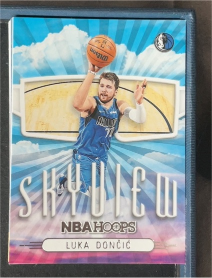 2022-23 Panini NBA Hoops #8 Luka Doncic Skyview — front