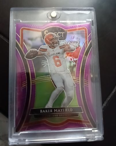 2019 Panini Select Premier Level Die-Cut Purple Prizm #190 Baker Mayfield — front