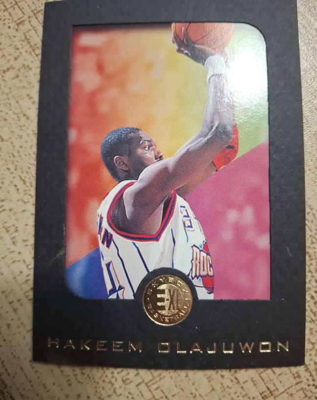 1995-96 SkyBox E-XL #32 Hakeem Olajuwon — front