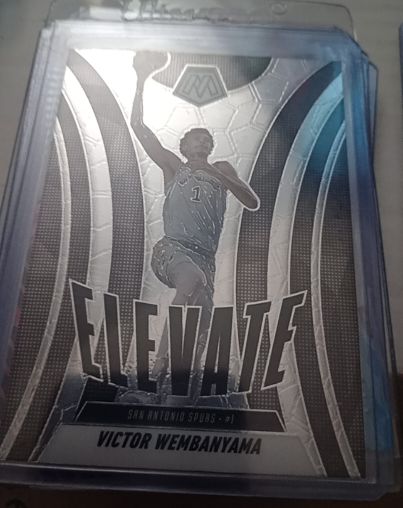 2024-25 Panini Mosaic #11 Victor Wembanyama Elevate Silver Prizm — front