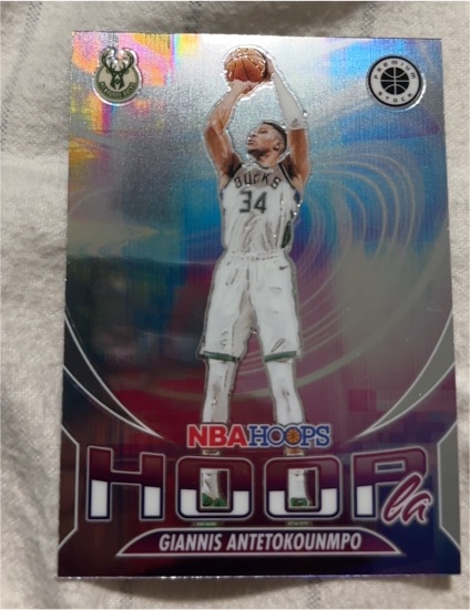 2023-24 Panini NBA Hoops Premium Stock #9 Giannis Antetokounmpo — front