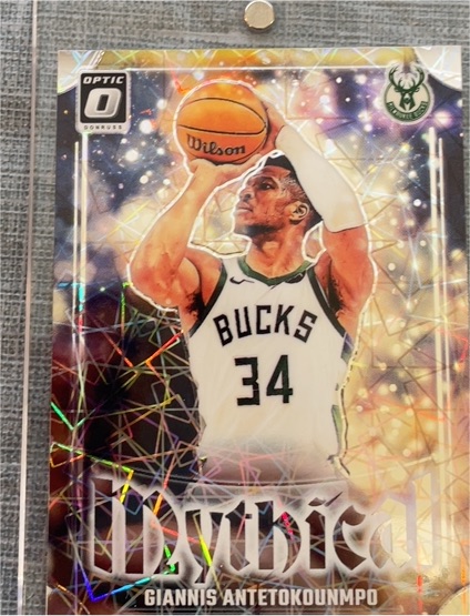 2020 Donruss Optic #Devoted Giannis Antetokounmpo — front