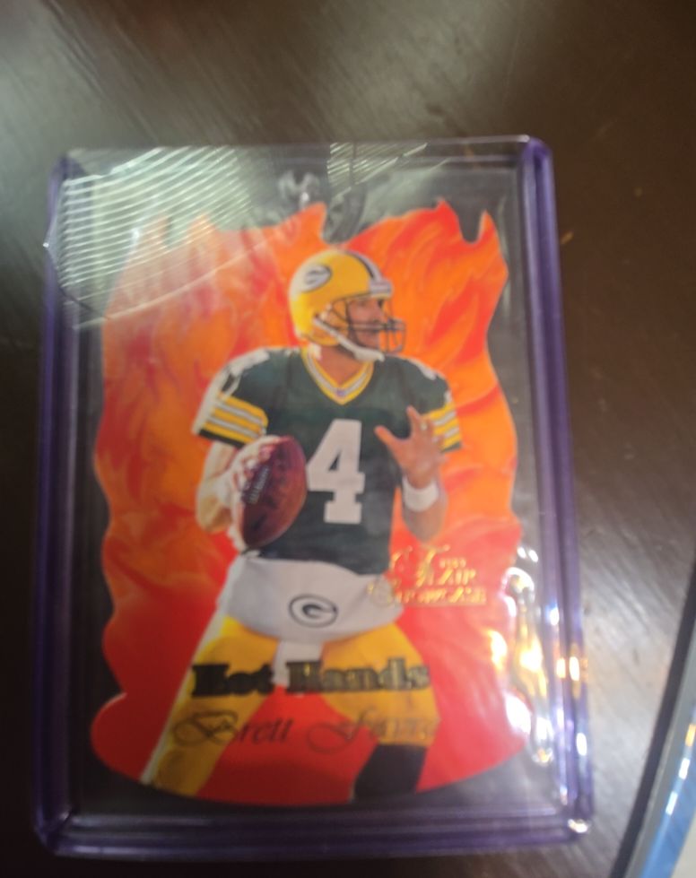 1996 Donruss Hit List #5 Brett Favre — front