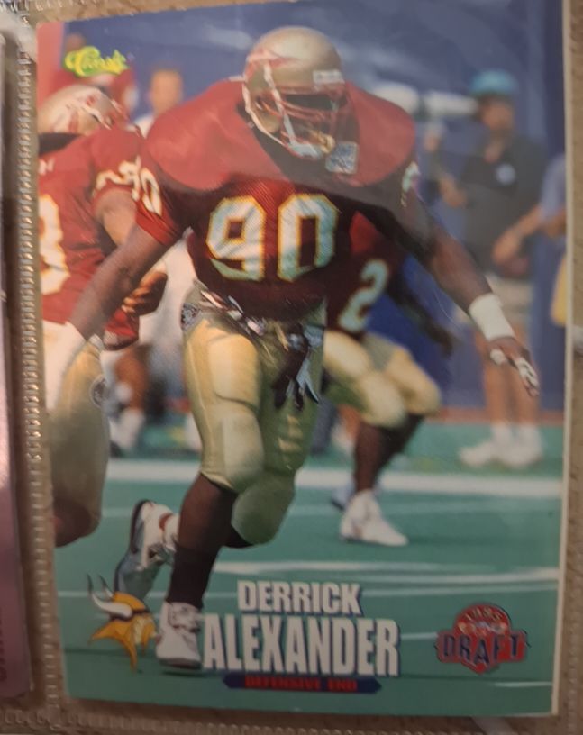 1995 Classic NFL Rookies #11 Derrick Alexander — front