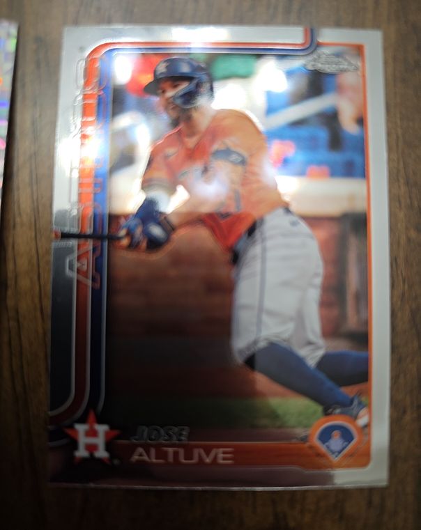 2025 Topps Chrome #77 Jose Altuve — front