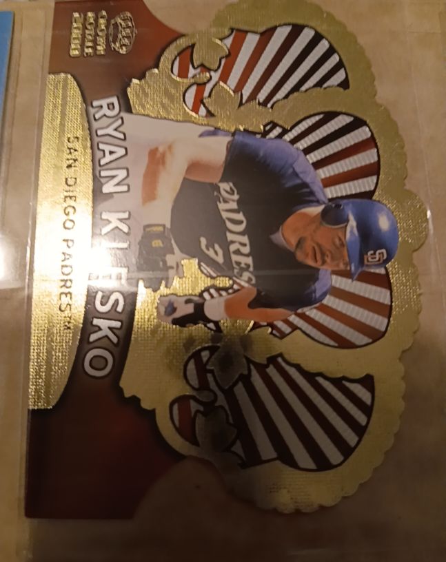 2000 Pacific Crown Royale #122 Ryan Klesko — front