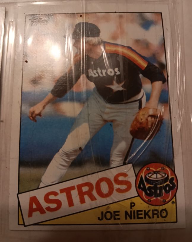 1985 Topps #295 Joe Niekro — front
