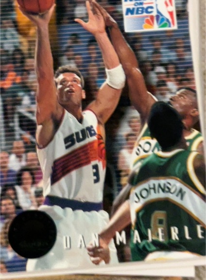 1993-94 SkyBox Premium #15 Dan Majerle — front