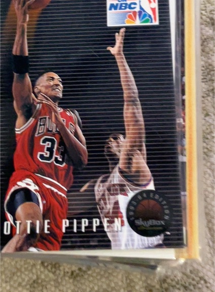 1993-94 SkyBox Premium #16 Scottie Pippen — front