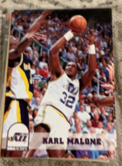 1993-94 Hoops #218 Karl Malone — front