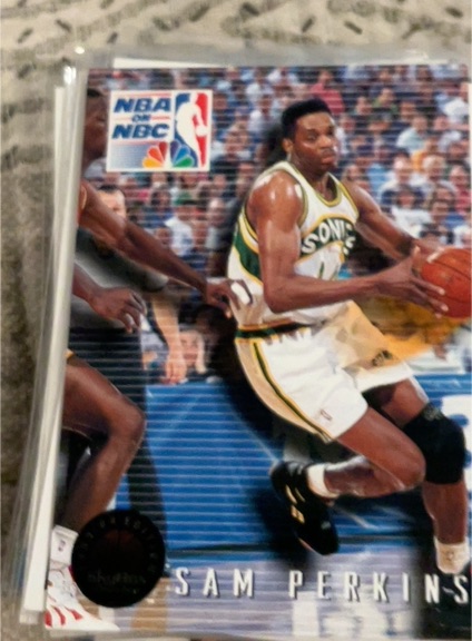 1993-94 SkyBox Premium #12 Sam Perkins — front