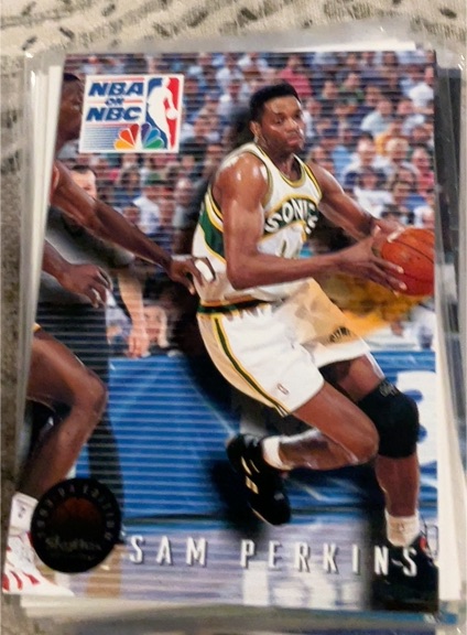 1993-94 SkyBox Premium #12 Sam Perkins — front