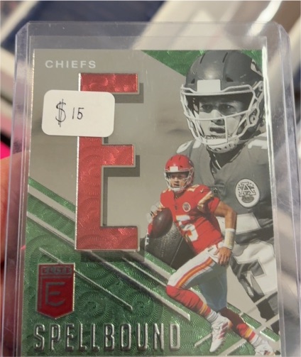 2021 Panini Elite Spellbound E Patrick Mahomes II — front