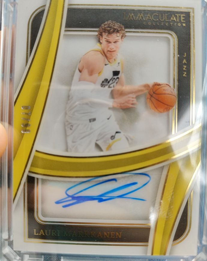2023-24 Panini Immaculate Collection Shadowbox Signatures Lauri Markkanen — front
