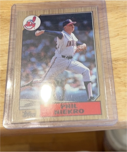1987 Topps #694 Phil Niekro — front